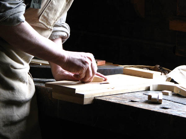 Nuestra <strong>carpintería de madera en  Perales del Puerto</strong> es una empresa de <strong>herencia familiar</strong>, por lo que  contamos con gran <strong>experiencia </strong>en la profesión.